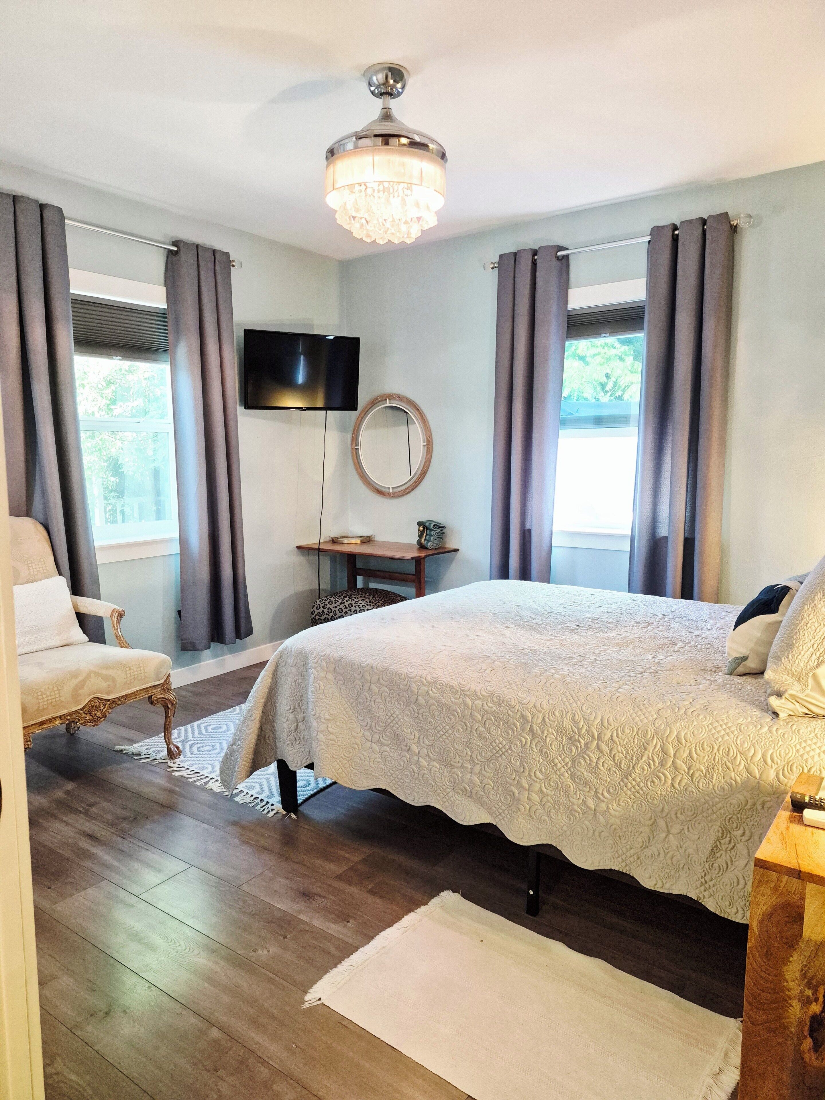 4 bedrooms, desk, iron/ironing board, free WiFi