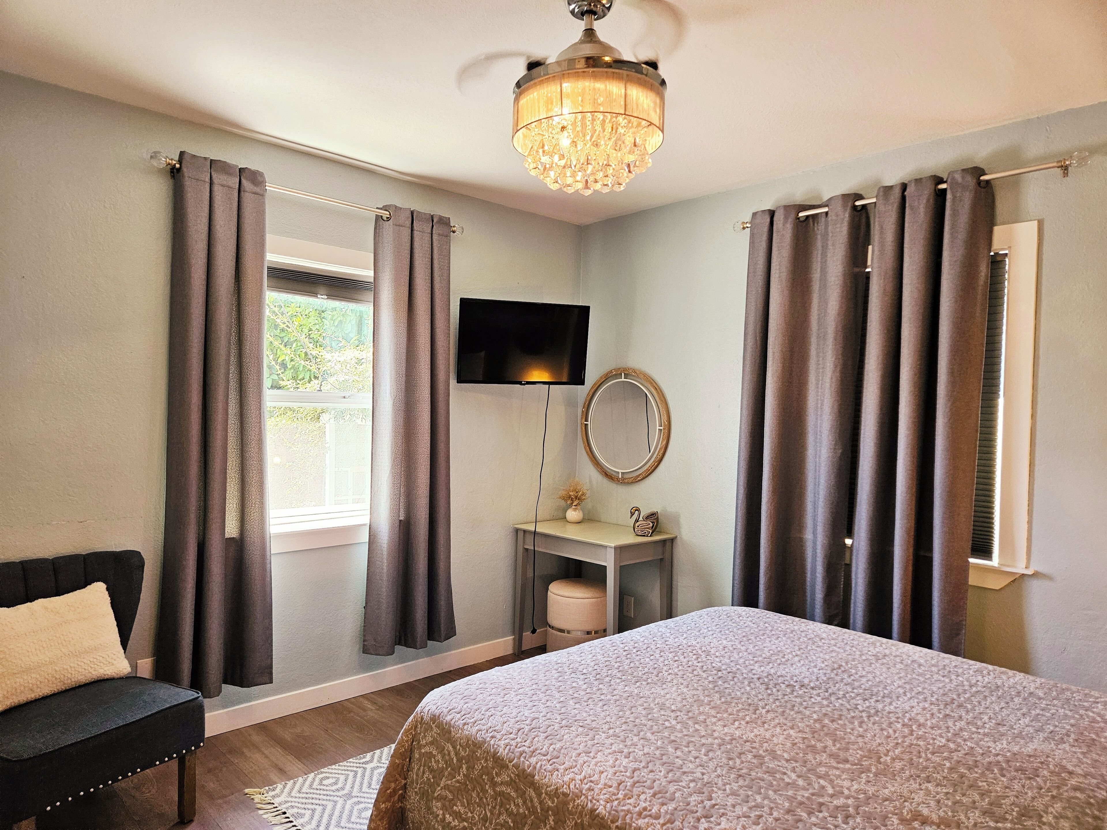 4 slaapkamers, een bureau, een strijkplank/strijkijzer, gratis wifi