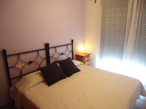 1 chambre, fer et planche Ă repasser, draps fournis