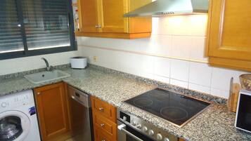 Refrigerador, microondas, horno y lavavajillas