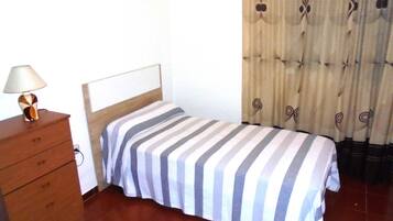 3 slaapkamers, een strijkplank/strijkijzer, beddengoed