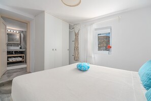 3 bedrooms, hypo-allergenic bedding, in-room safe