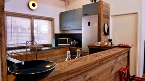 Kühlschrank, Mikrowelle, Ofen, Herdplatte