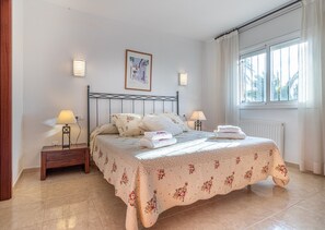 6 bedrooms, iron/ironing board, free WiFi - 0109-PANI House at the canal with pool and mooring (Empuriabrava)