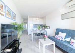 TV - 0017-BAHIA Apartment in front of the beach with wifi (Empuriabrava)