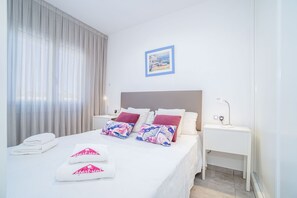 Free WiFi - 0020-BAHIA Apartment in front of the beach with wifi (Empuriabrava)