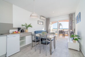 Dining - 0020-BAHIA Apartment in front of the beach with wifi (Empuriabrava)