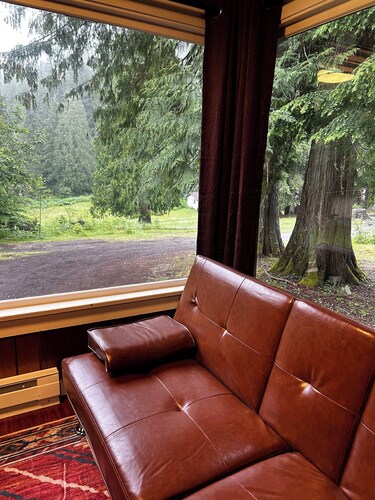 Historic Family Cabin Near Nisqually Entrance, Sleeps 3