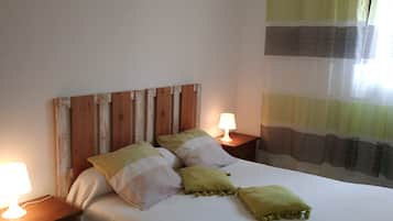 2 bedrooms, iron/ironing board, WiFi, bed sheets