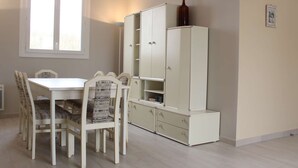 Dining - Quiet house near beach and port, private parking (Saint-Pierre-d'Oléron)