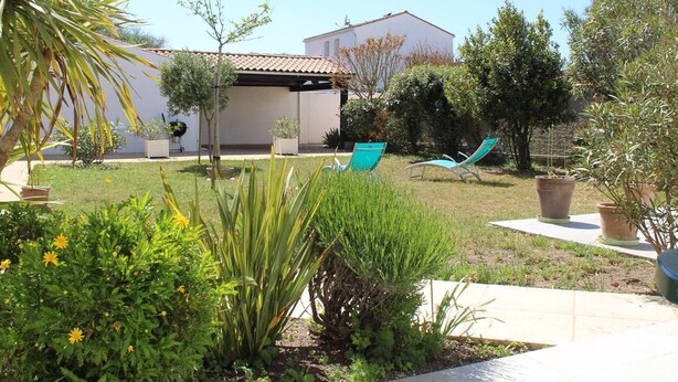Property grounds - Quiet house near beach and port, private parking (Saint-Pierre-d'Oléron)