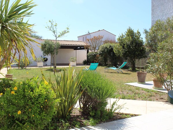 المنطقة المحيطة بالمنشأة