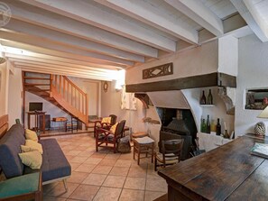 TV, fireplace - Charming cottage in Pilat with wifi and fireplace (Véranne)