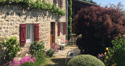 Gßte de charme avec cheminée, jardin et wifi, proche rando et ski à Véranne