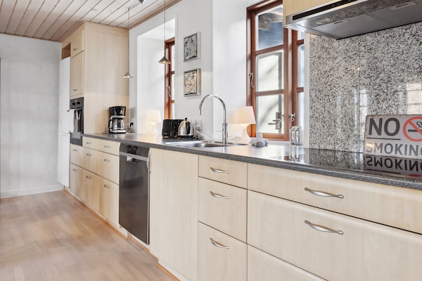 City Townhome | Private kitchen | Fridge, oven, stovetop, dishwasher