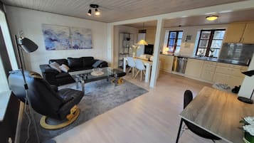 City Townhome | Living room | 75-inch flat-screen TV with cable channels, TV