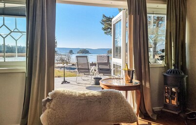 Amazing home in Vänersnäs with WiFi