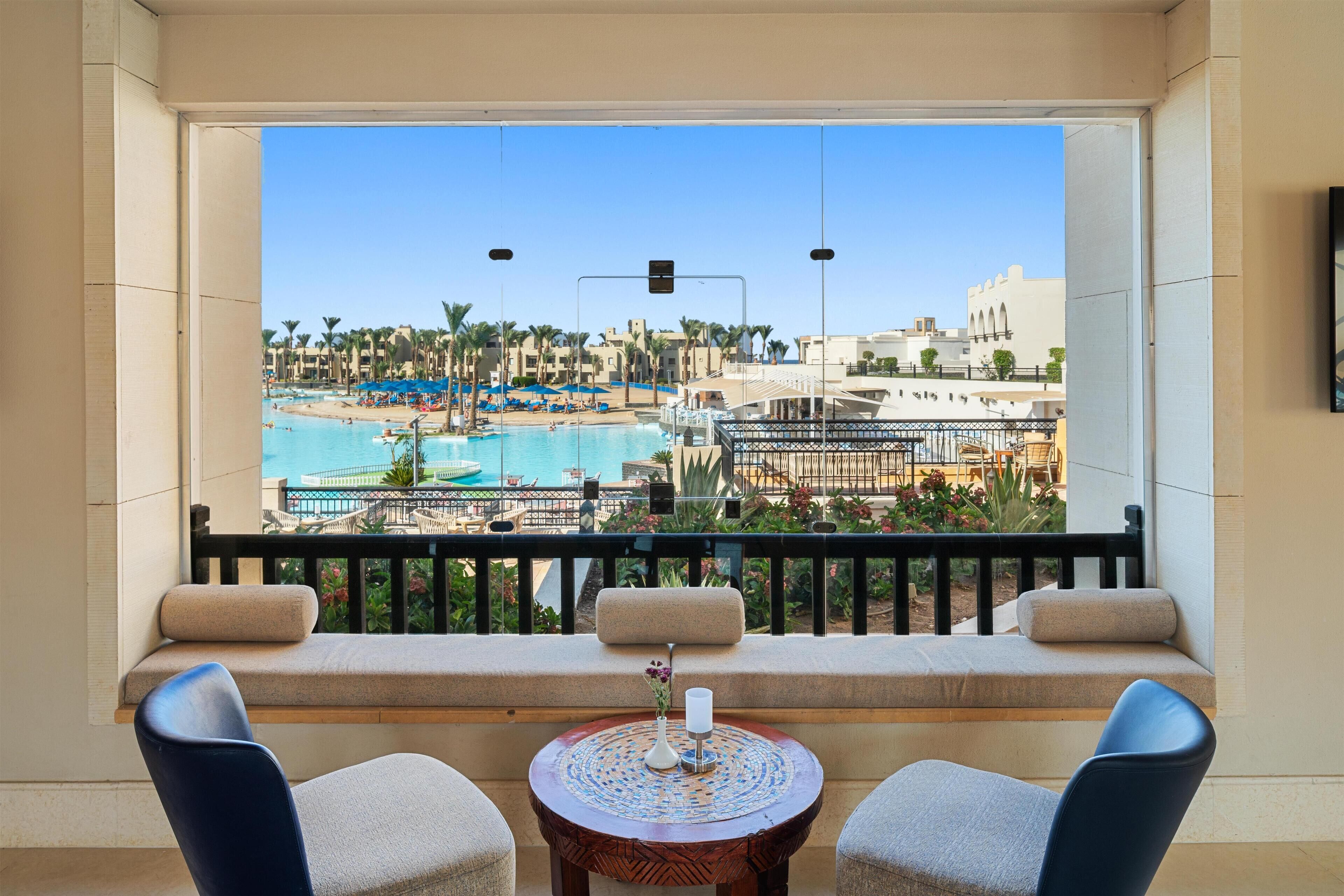 5 bars/lounges, beach bar