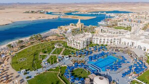 A resort with a large pool area, multiple swimming pools, and a beach. - Pickalbatros The Palace Port Ghalib (El Quseir)