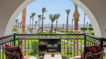 Family Room, 2 Bedrooms | Garden view