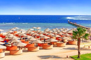 Private beach, sun-loungers, beach umbrellas, beach towels - Pickalbatros The Palace Port Ghalib (El Quseir)