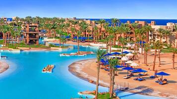 2 hồ bơi ngoài trời, nhân viên cứu hộ trong khuôn viên