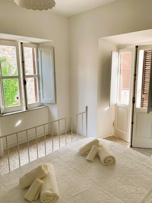 1 bedroom, iron/ironing board, bed sheets