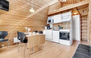 Køleskab, kogeplade, kaffe-/temaskine