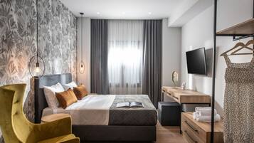 1 bedroom, hypo-allergenic bedding, Tempur-Pedic beds, in-room safe