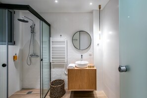 Regadera, regadera tipo lluvia, amenidades de baño gratuitas 