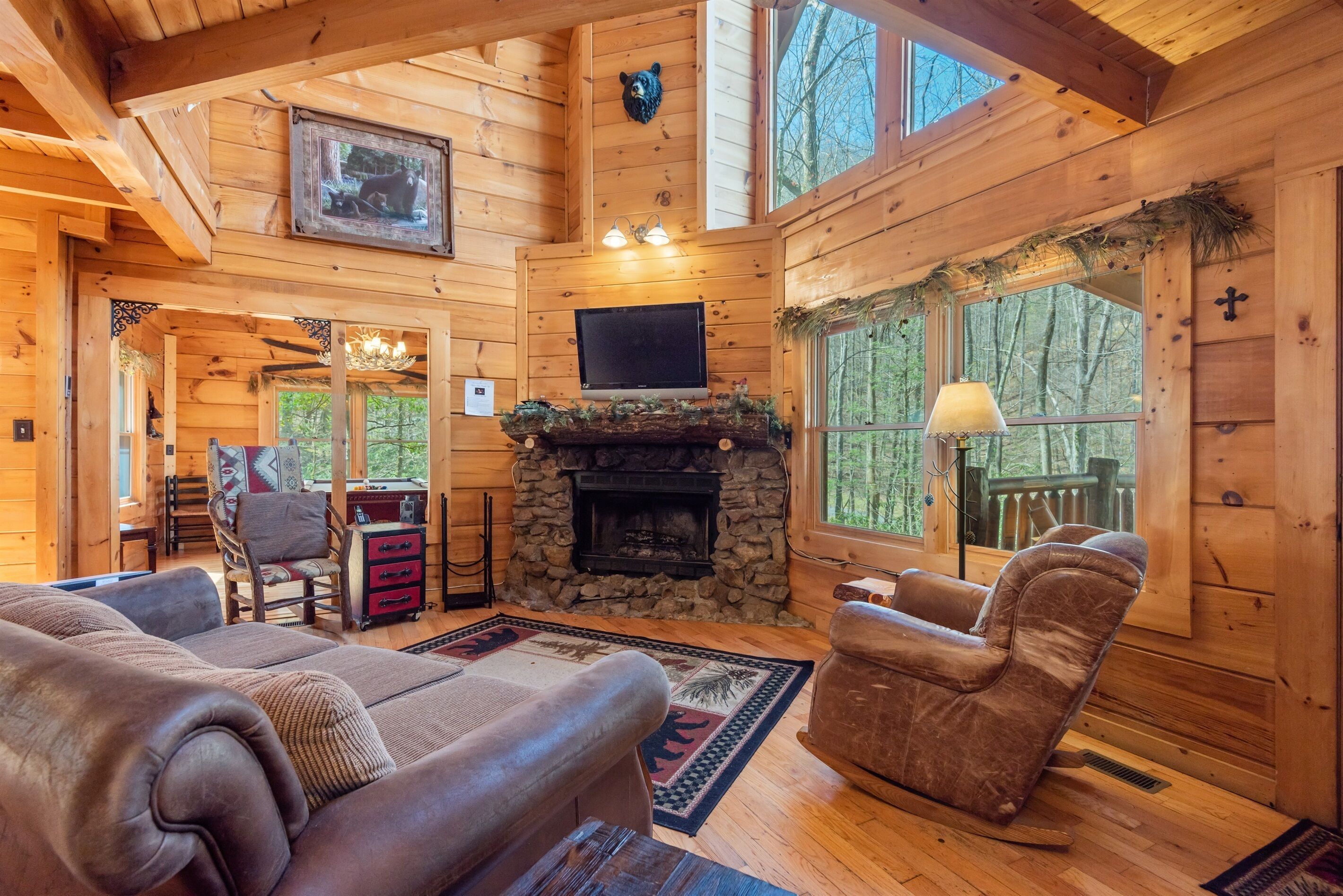 Hot Tub~Secluded Log Cabin~Pool~Pool Table