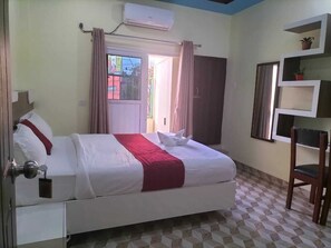Luxury Room | Premium bedding, desk, bed sheets - Hotel Sun Star International (Siddharthanagar)
