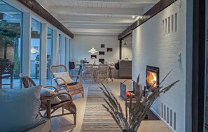 TV, fireplace - Stunning home in Vejby with WiFi (Vejby)