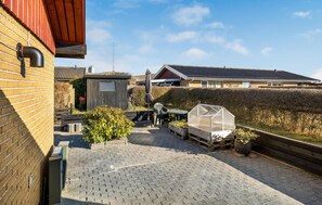 Outdoor dining - 2 bedroom cozy apartment in Skagen (Skagen)