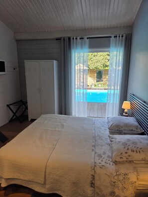 2 bedrooms, iron/ironing board, WiFi