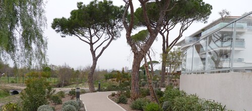 COTE D'AZUR NEW AND SECURE F3 APARTMENT 10 KM FROM THE SEA - QUIET - SWIMMING POOL 