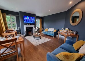30-inch TV with digital channels - Bed and Breakfast Galway City (Galway)