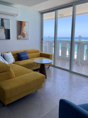 TV - Oceanfront + Pool + Beach + Ocean View Balcony (San Juan)