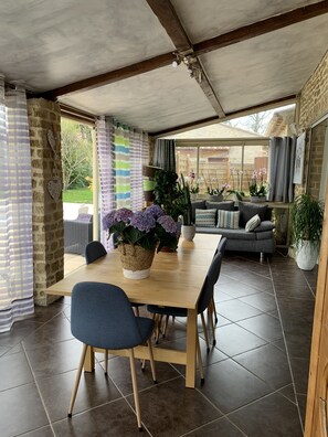 Dining - EDEN HOUSE 250 m2, 4 bdrms 4 bathrms, private swimming pool, enclosed garden 4000 m2, parking lot (Meyreuil)