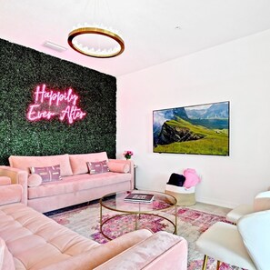 Smart TV, stereo - The Princess Penthouse with lazy river and close to Disney World (Kissimmee)