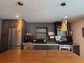 Mikrowelle, Herdplatte, Geschirrspüler