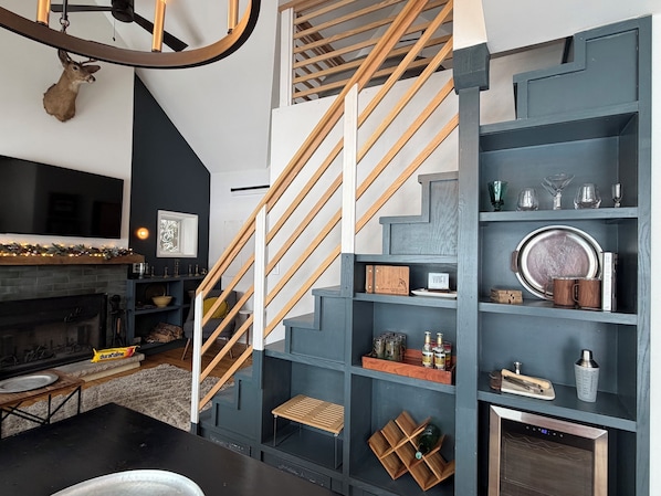 Smart TV y chimenea 