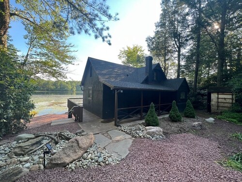 "The Lure" Delightful, Private Waterfront Getaway