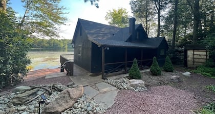 "The Lure" Delightful, Private Waterfront Getaway