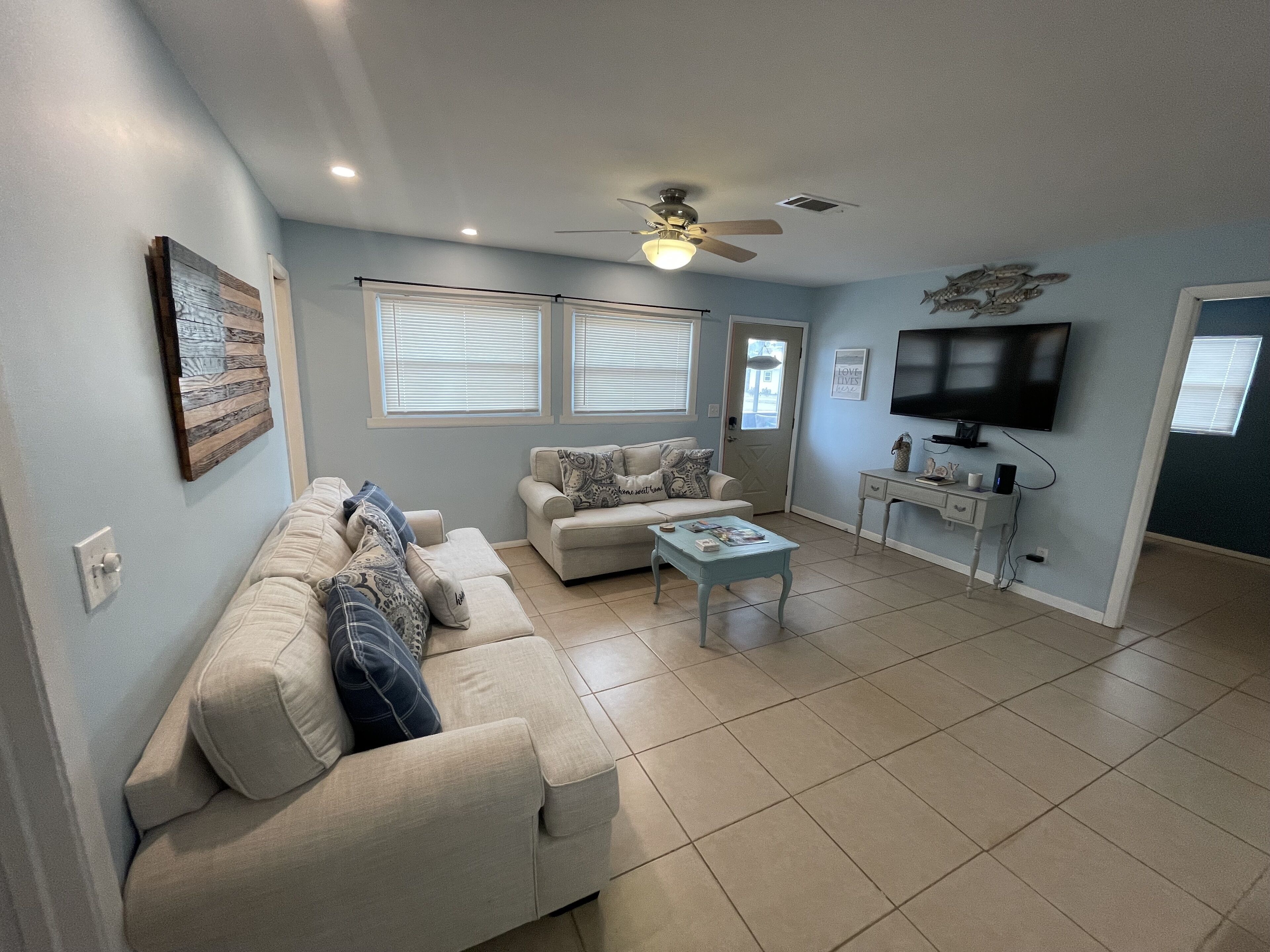 One block from the beach! Plenty of boat parking!