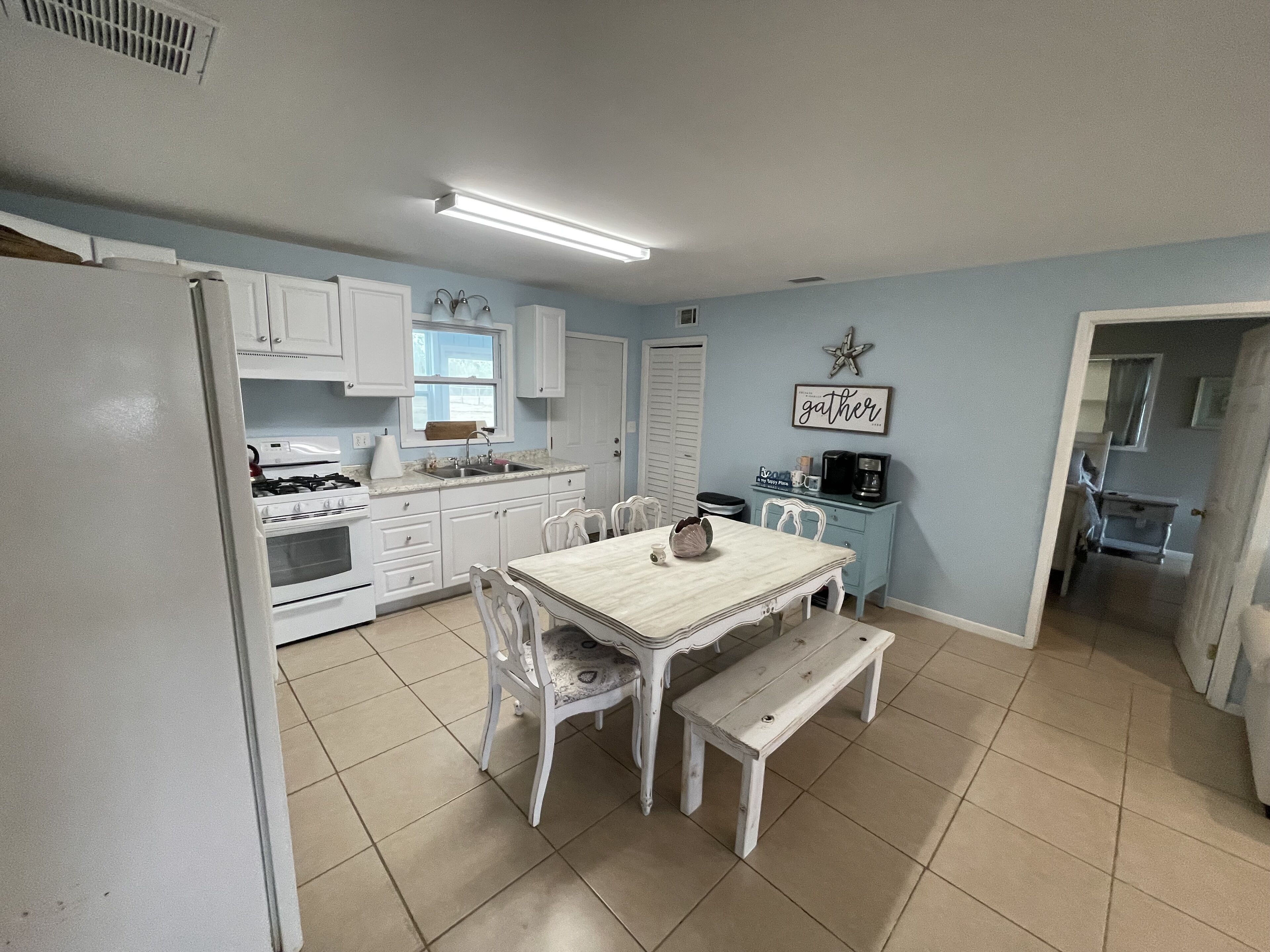 One block from the beach! Plenty of boat parking!