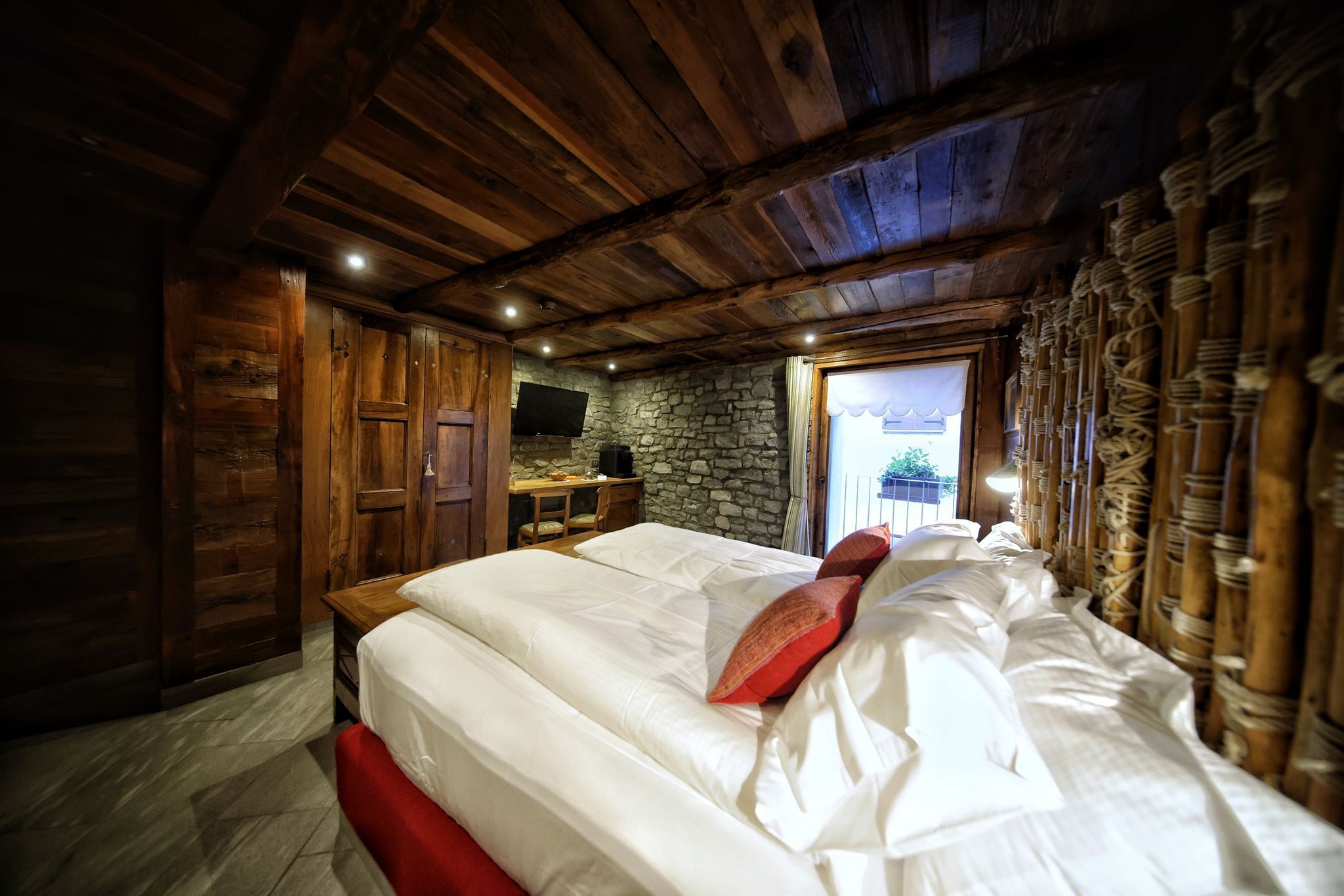 Deluxe Double Room, 1 King Bed, Non Smoking, Ensuite | Egyptian cotton sheets, premium bedding, down duvets