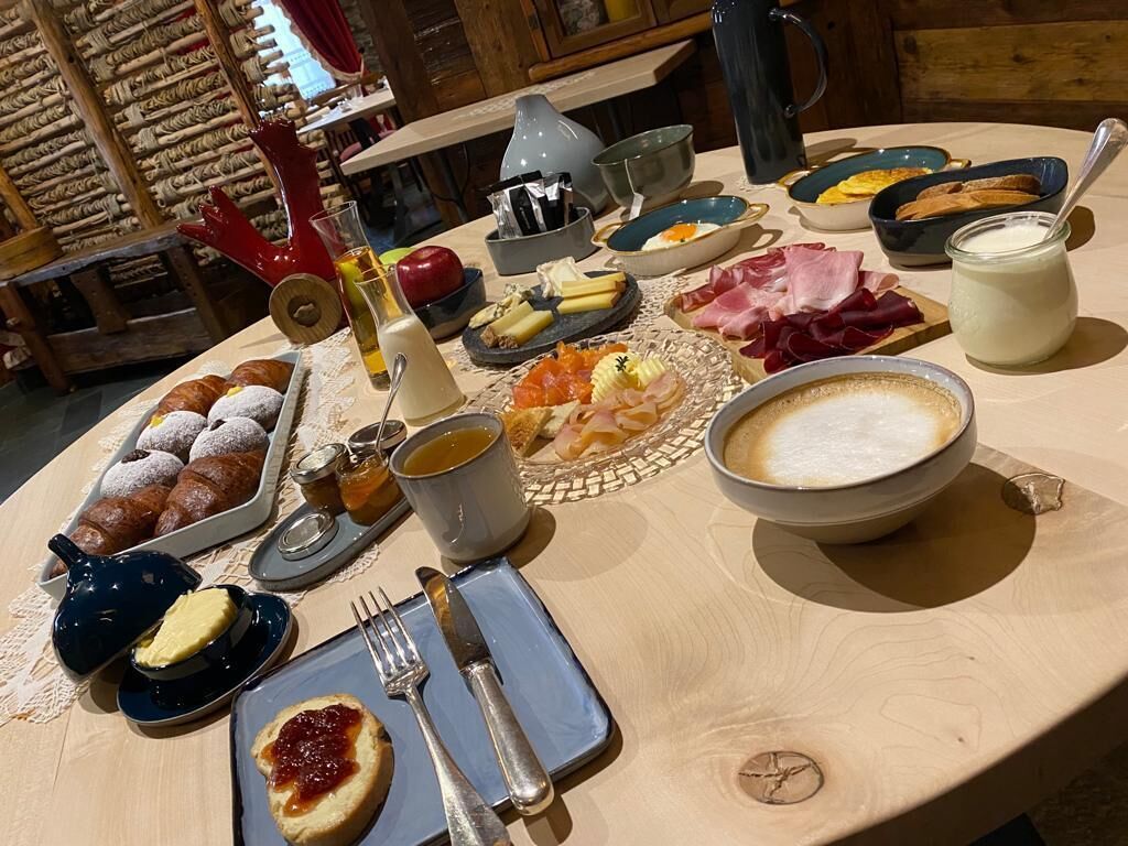 Free daily full breakfast 