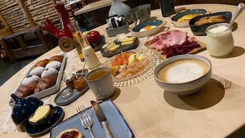 Free daily full breakfast