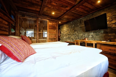 Deluxe Double Room, 1 King Bed, Non Smoking, Ensuite | Egyptian cotton sheets, premium bedding, down comforters